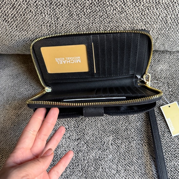 Michael Kors Jet Set Travel Zip around Phone holder wallet - Picture 2 of 5